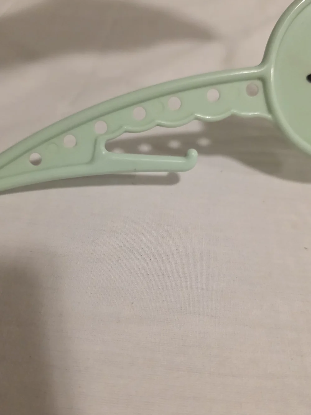 Lot Of 4 Vintage Children's Plastic Hangers 11½
